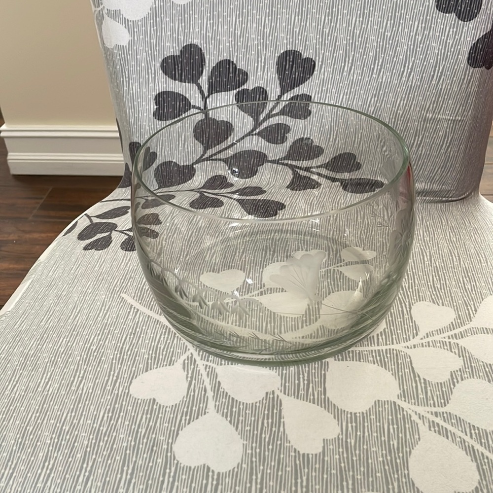 Round glass bowl. Edged flower design 1/2 way around front of bowl.